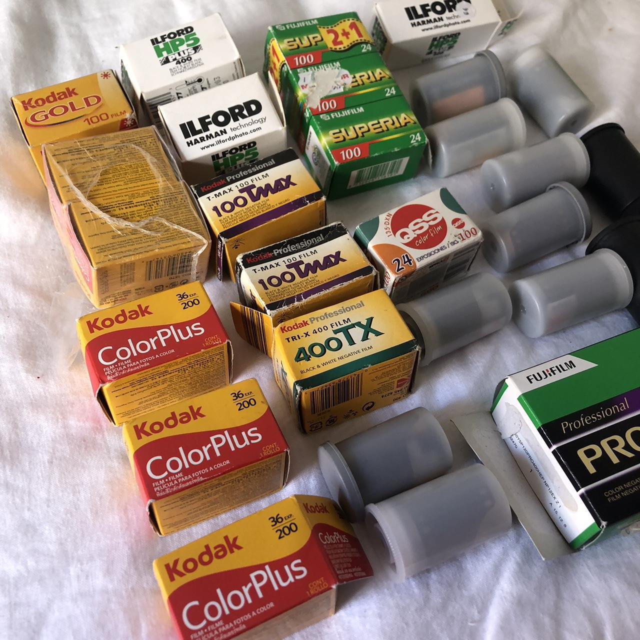 Carretes y cajas de película fotográfica